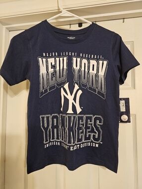NWT New York Yankees T-shirt. Size:M 8/10.
